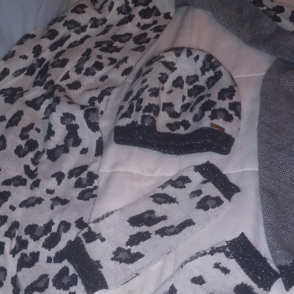 Super cute leopard print Calvin kline winter essentials set